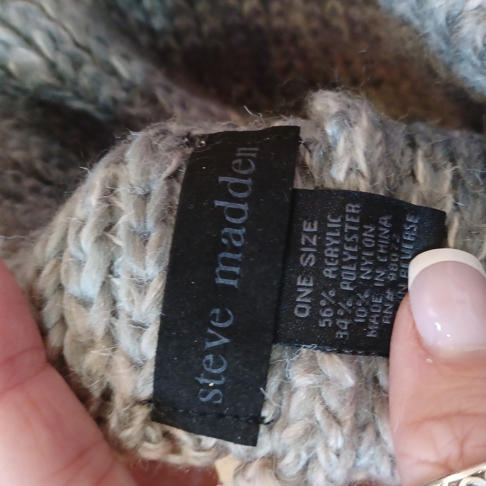 NWT Steve Madden Pastel Pom Pom Beanie - Picture 3 of 6